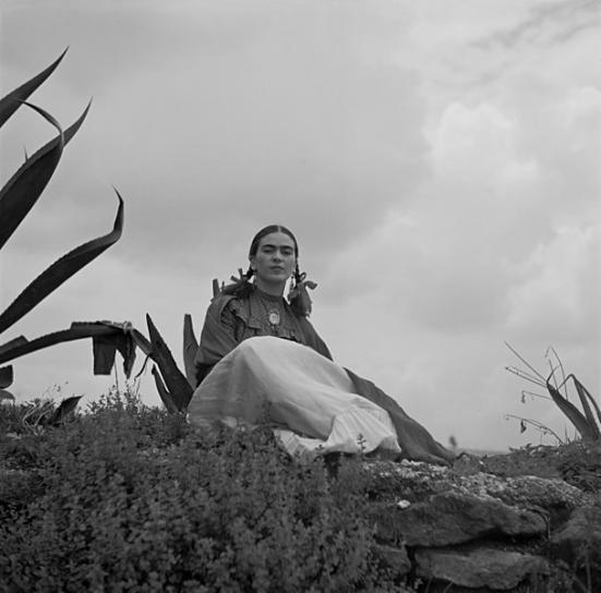 image 608pxToni_Frissell__Frida_Kahlo_seated_next_to_an_agave.jpg (56.2kB)